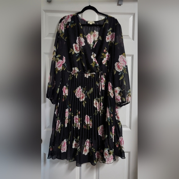NWT Indigo Rose Womens Floral Sheer Sleeves V- Neck Pleated Black Dress Size 3X - Picture 1 of 7